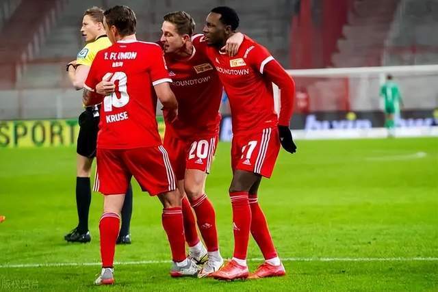 高诗岩14+13山东胜青岛 崔永熙19分广州胜四川